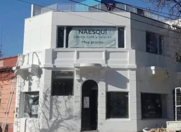 Naesqui, un espacio cultural con librería y café en Villa Ortúzar