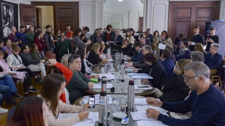 En este momento estás viendo Un informe del Centro de Estudios Metropolitanos advirtió que en la Ciudad se necesita más de tres salarios mínimos para poder abonar un dos ambientes