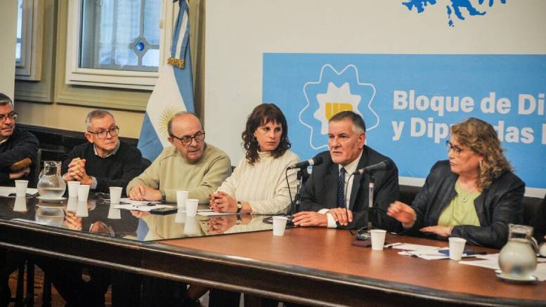 En este momento estás viendo Los legisladores de UxP que fueron reprimidos en el Congreso presentaron una denuncia contra Bullrich