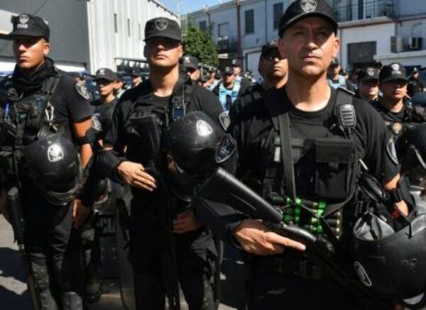 Por un montaje la Policía de la Ciudad montó un operativo