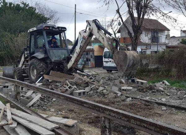 El barrio de las vías del ferrocarril Urquiza agregó calles, nuevas edificaciones y locales comerciales