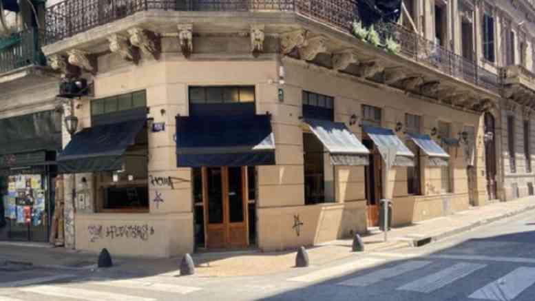 En este momento estás viendo La Saeta un bar porteño que luego de una tragedia estuvo 23 años abandonado