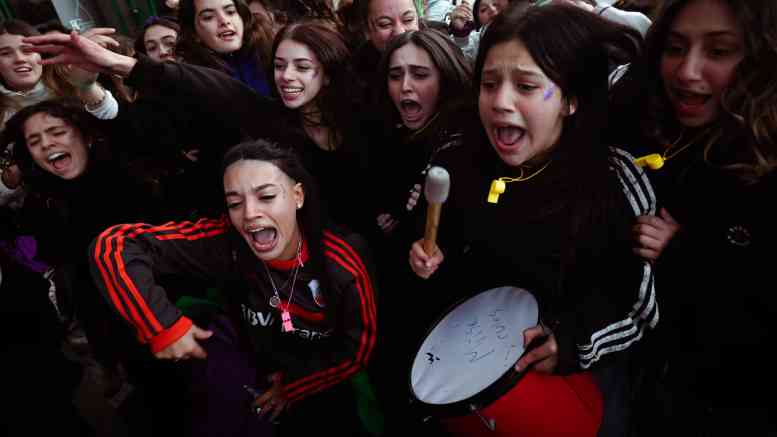 En este momento estás viendo Ayer hubo una marcha feminista contra el Gobierno de Milei