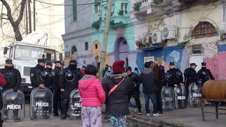 En este momento estás viendo La Justicia de la Ciudad ordenó a Jorge Macri a suspender el desalojo en el barrio de La Boca