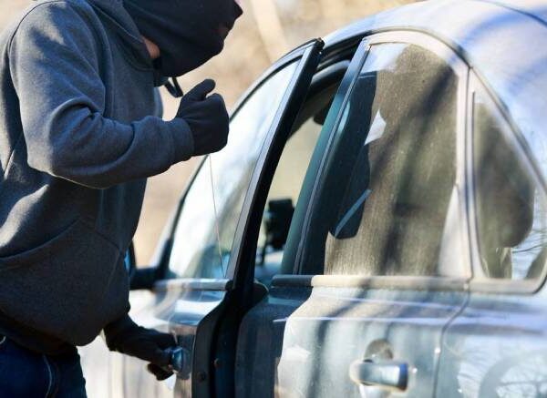 La policía porteña desbarató una banda que incautaba autos robados y autopartes